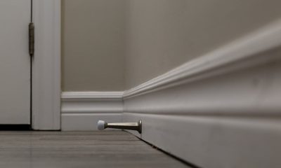 adios-a-los-portazos-por-sorpresa:-el-tope-de-puerta-magnetico-que-sujeta-tus-puertas-sin-necesidad-de-taladro