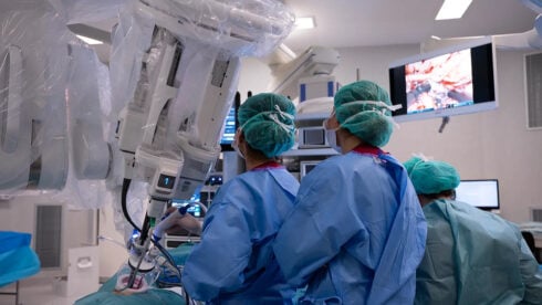 brilliant-medical-breakthrough-as-barcelona-hospital-carries-out-europe’s-first-single-incision-robotic-kidney-transplant