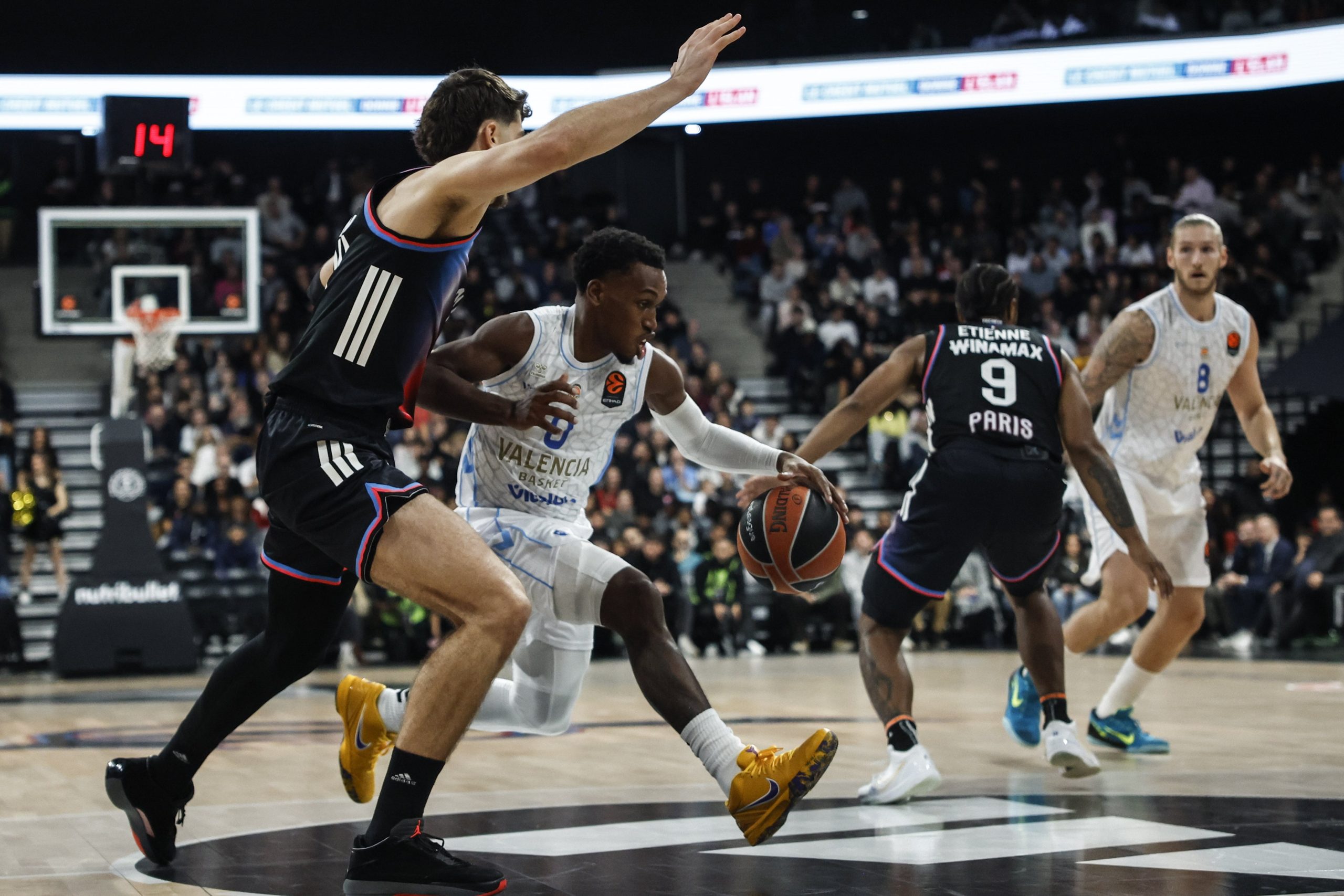 el-valencia-basket-logra-un-contundente-triunfo-en-paris