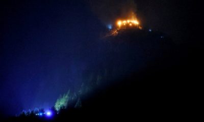 las-llamas-destruyen-el-nido-del-aguila,-la-famosa-residencia-de-hitler-en-los-alpes