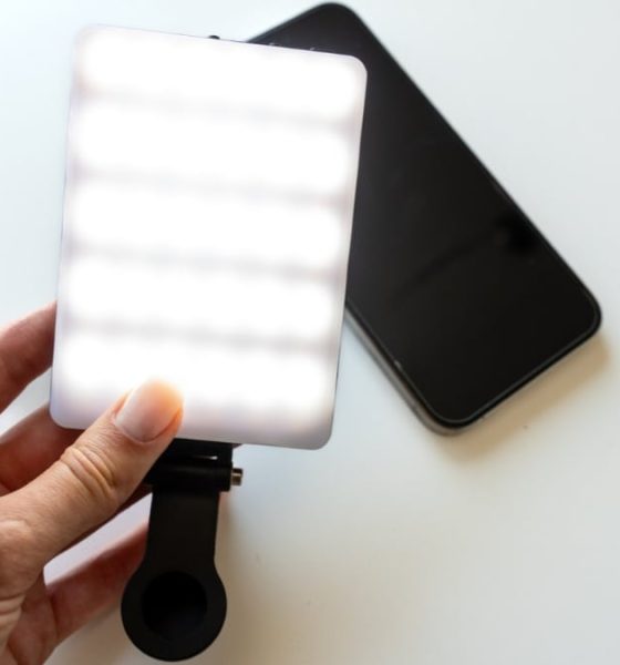 el-pequeno-accesorio-que-hace-que-las-fotos-del-movil-parezcan-de-una-camara-profesional