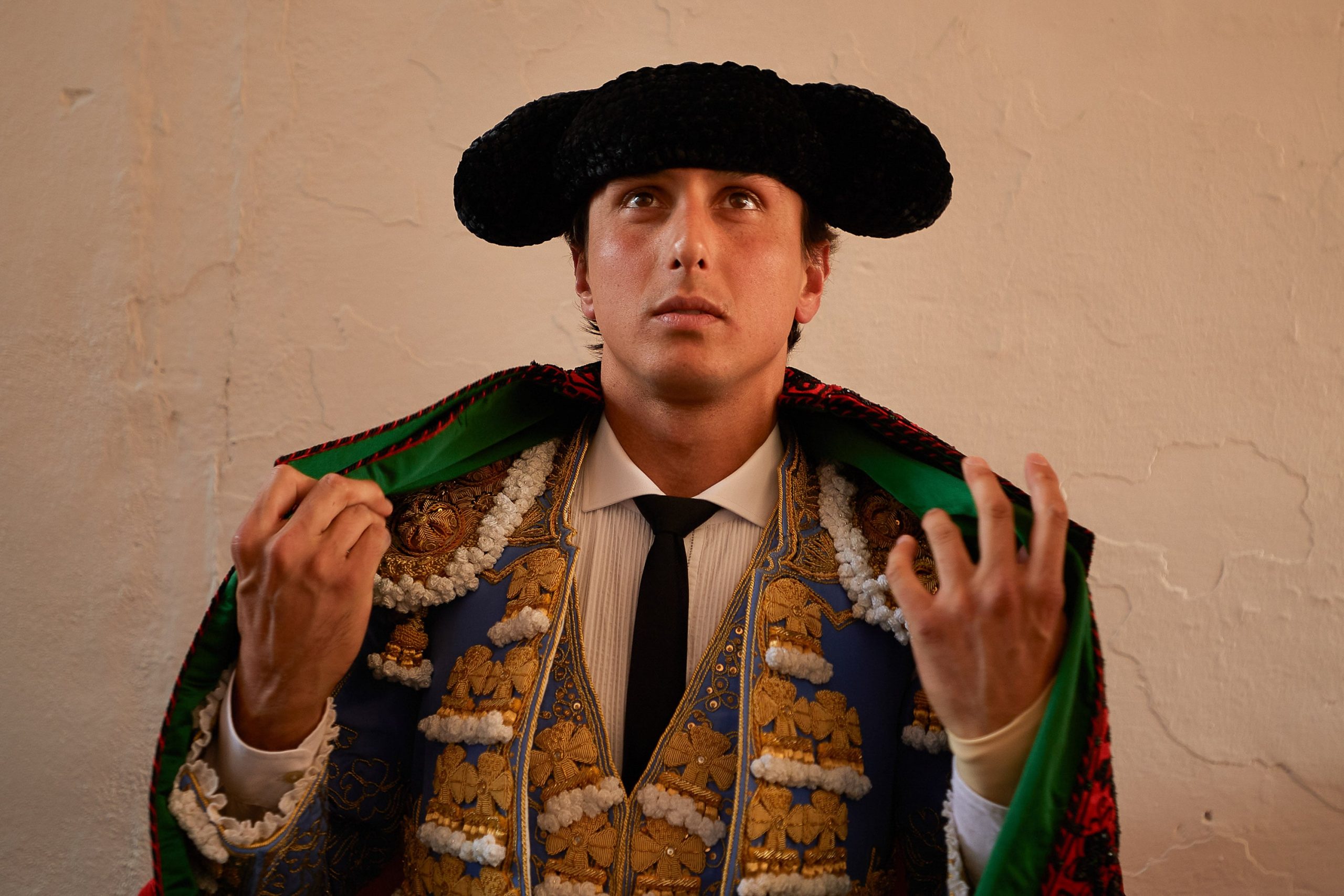 el-torero-roca-rey,-expedientado-por-el-ruido-de-su-fiesta-de-cumpleanos-y-por-lanzar-cohetes-sin-permiso