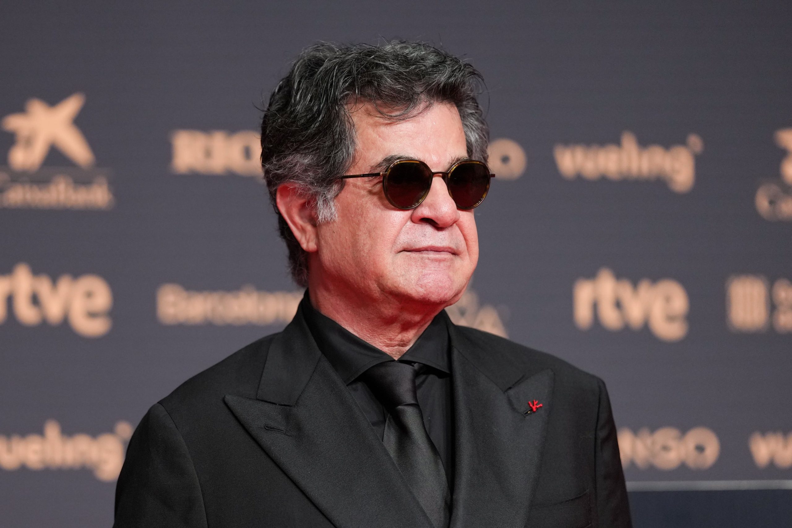 iran-condena-a-cinco-anos-de-prision-al-cineasta-jafar-panahi-por-rebeldia-y-confisca-sus-bienes