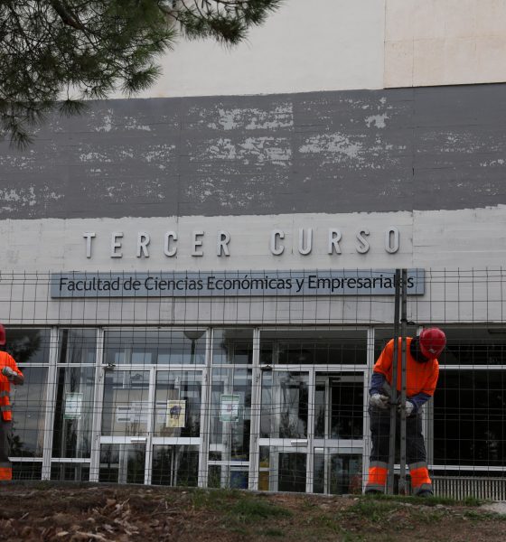 profesores-y-arquitectos-piden-frenar-el-derribo-de-edificios-en-la-complutense-por-su-valor-historico:-“son-un-lugar-de-memoria”