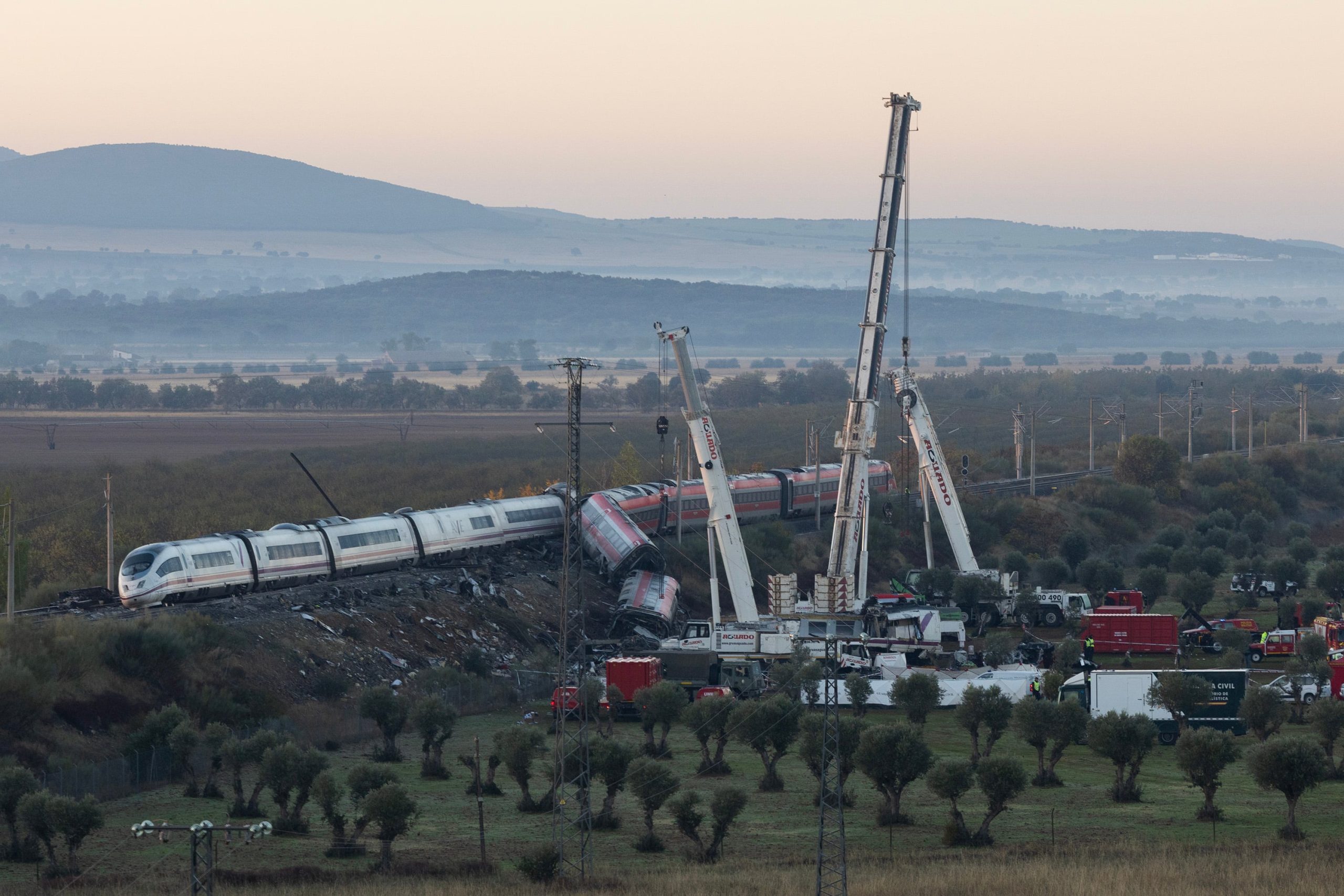 accidente-de-trenes-en-toledo:-ultima-hora-y-reacciones-en-directo-|-asciende-a-69-el-numero-de-fallecidos-en-el-accidente-ferroviario-de-urda