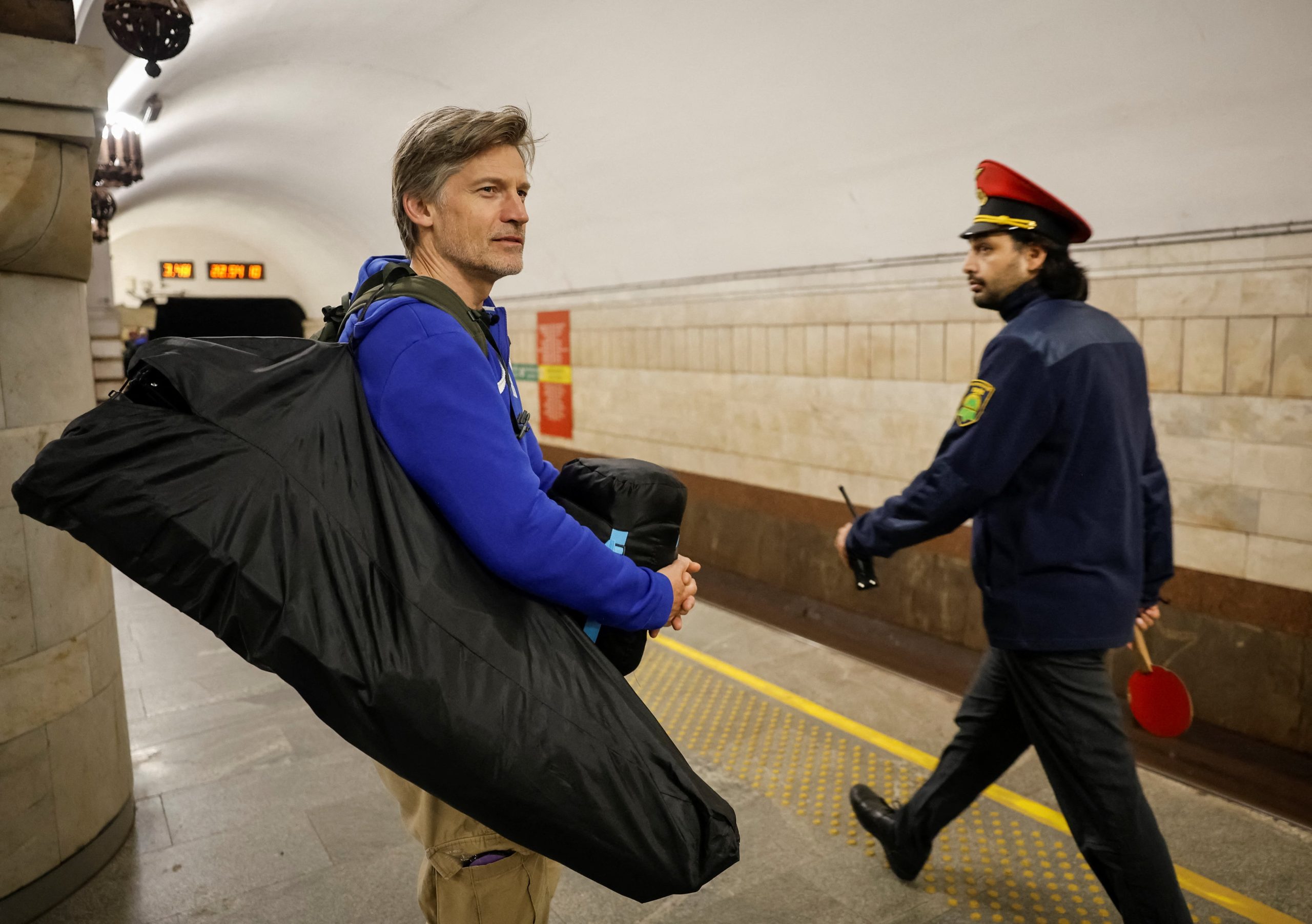 nikolaj-coster-waldau,-jaime-lannister-en-‘juego-de-tronos’,-se-refugia-en-una-estacion-de-metro-de-kiev-de-los-bombardeos-rusos