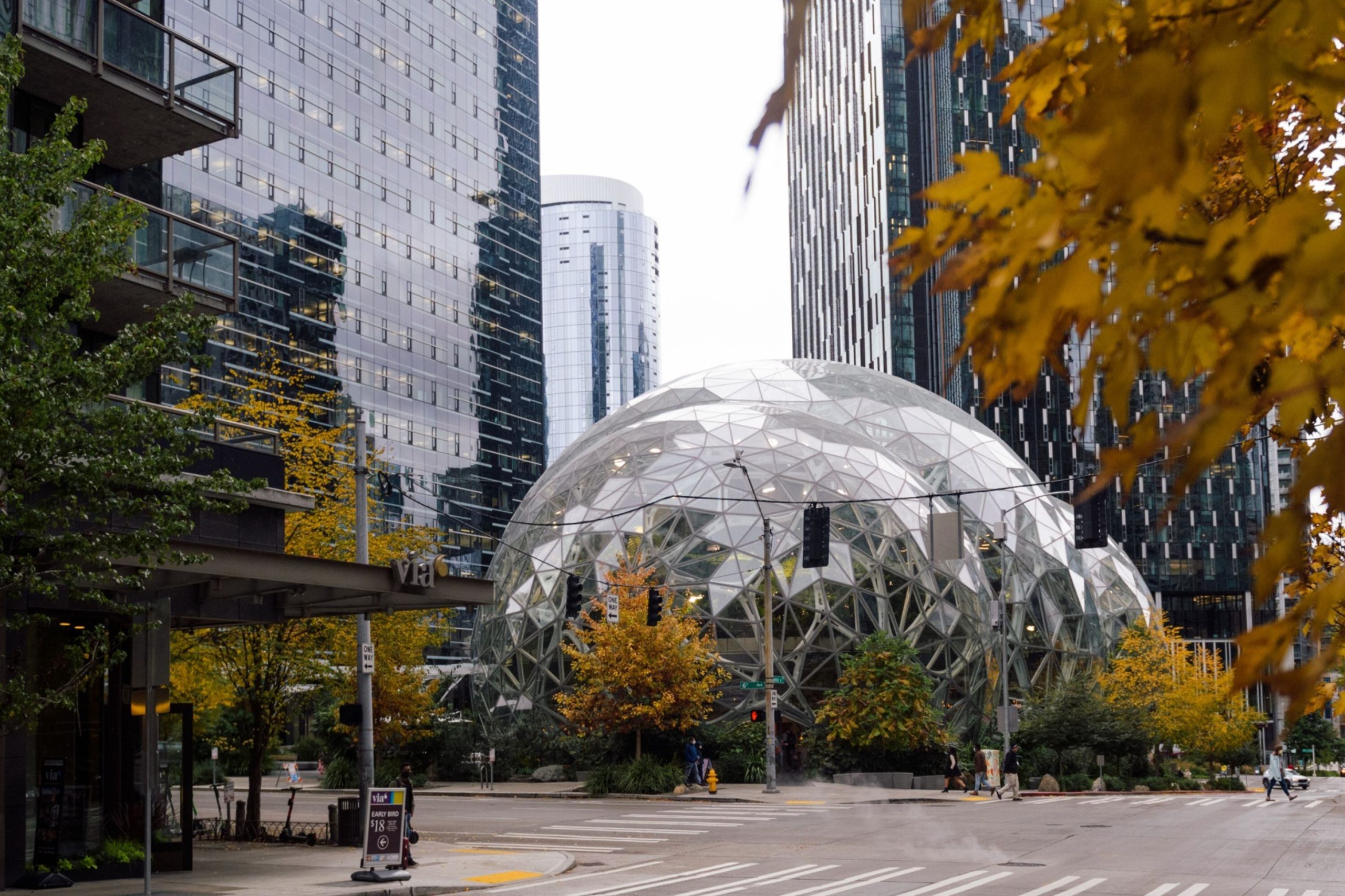 amazon-reduce-su-beneficio-un-2,4%-en-el-tercer-trimestre,-hasta-los-20.685-millones