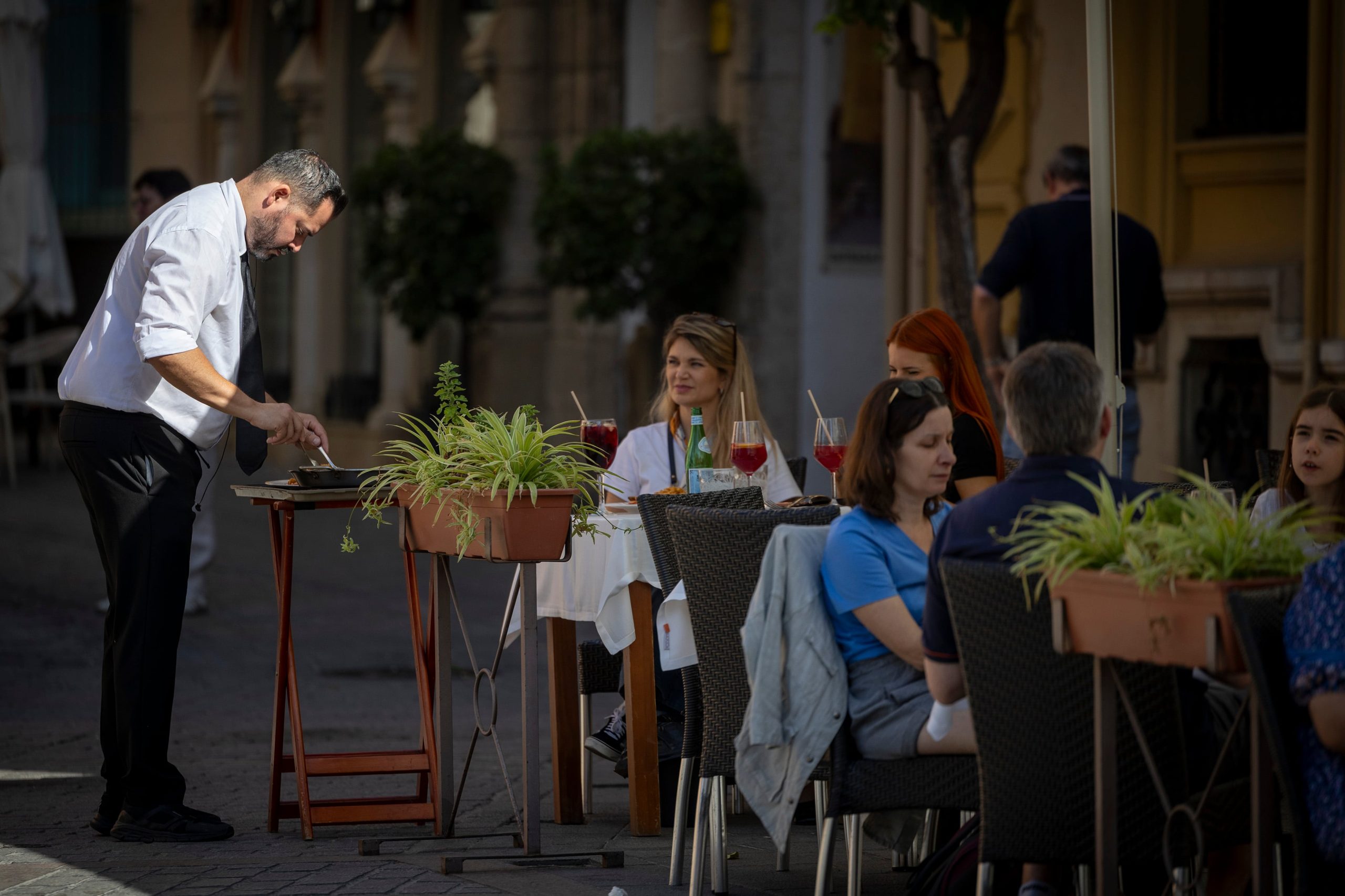 espana-crecio-en-el-tercer-trimestre-un-2,7%-impulsada-por-el-consumo-y-el-gasto-publico