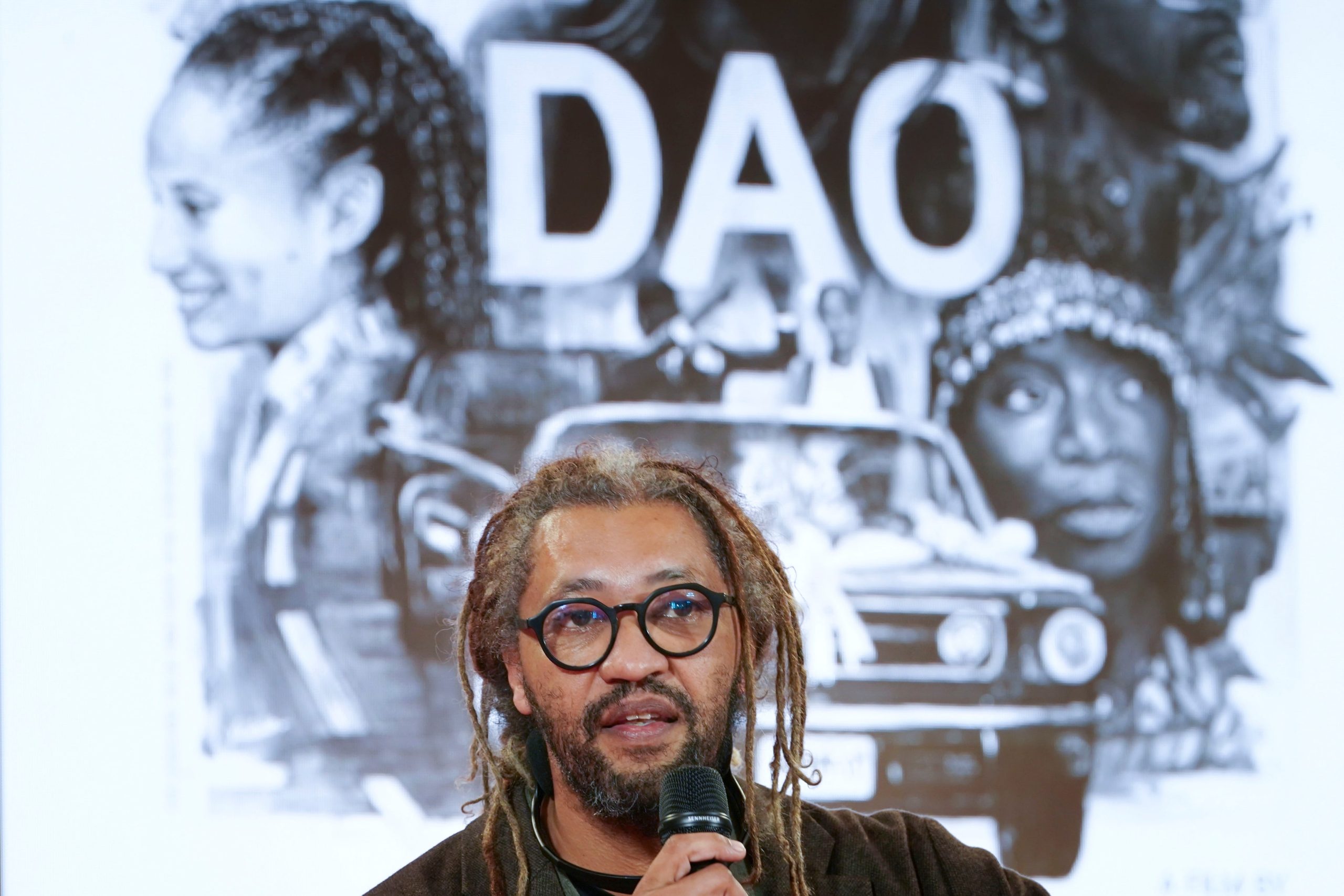 ‘dao’,-apuesta-arriesgada-y-experimental-sobre-la-familia-y-africa,-gana-en-la-seminci